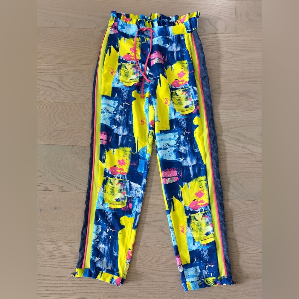 Gizia Bright Abstract Print Women’s Pants.